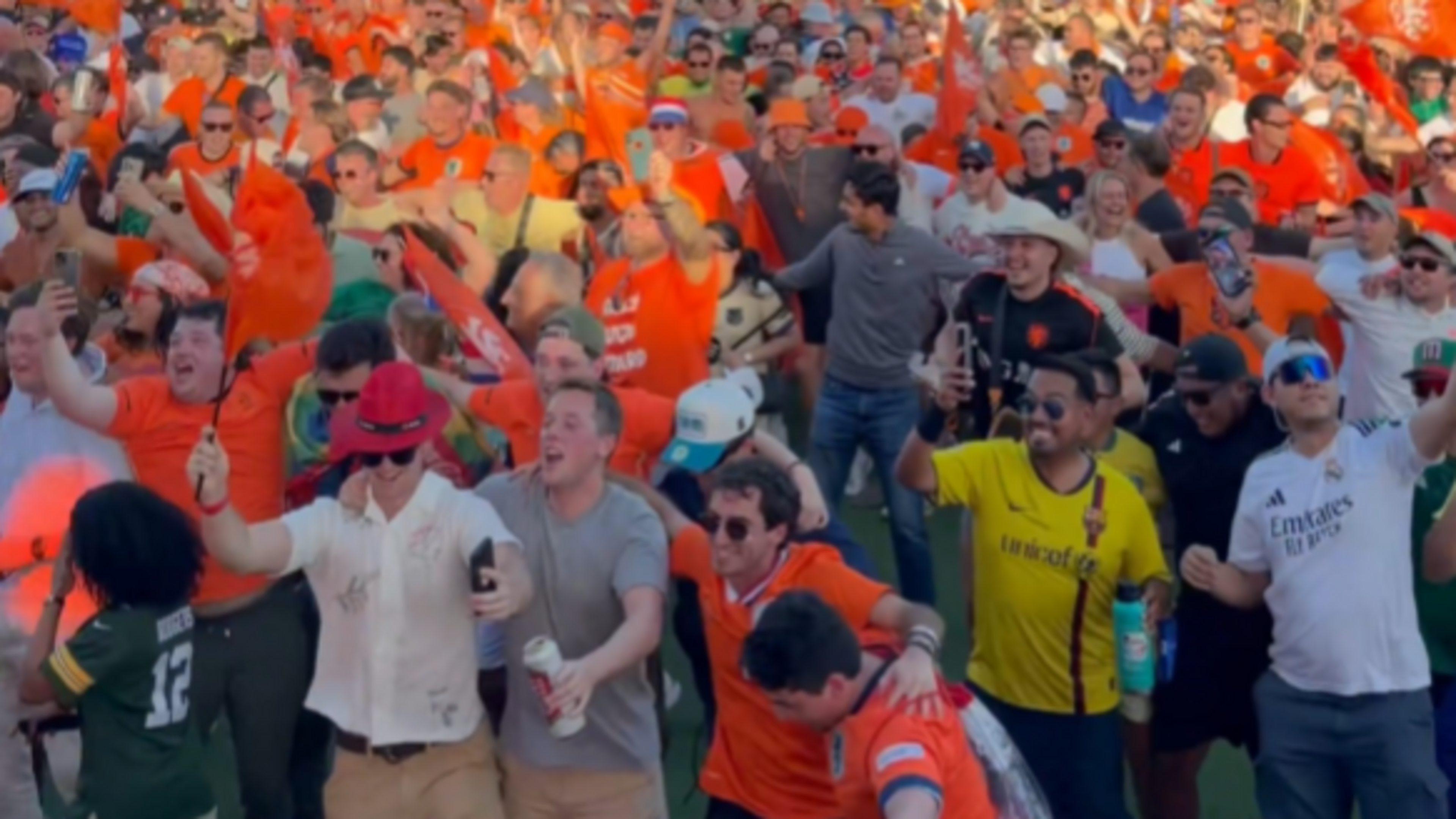 LIVE WK 2026 | Oranje-supporters warmen zich in Dallas met ’Links Rechts’ op voor WK-opener tegen Japan