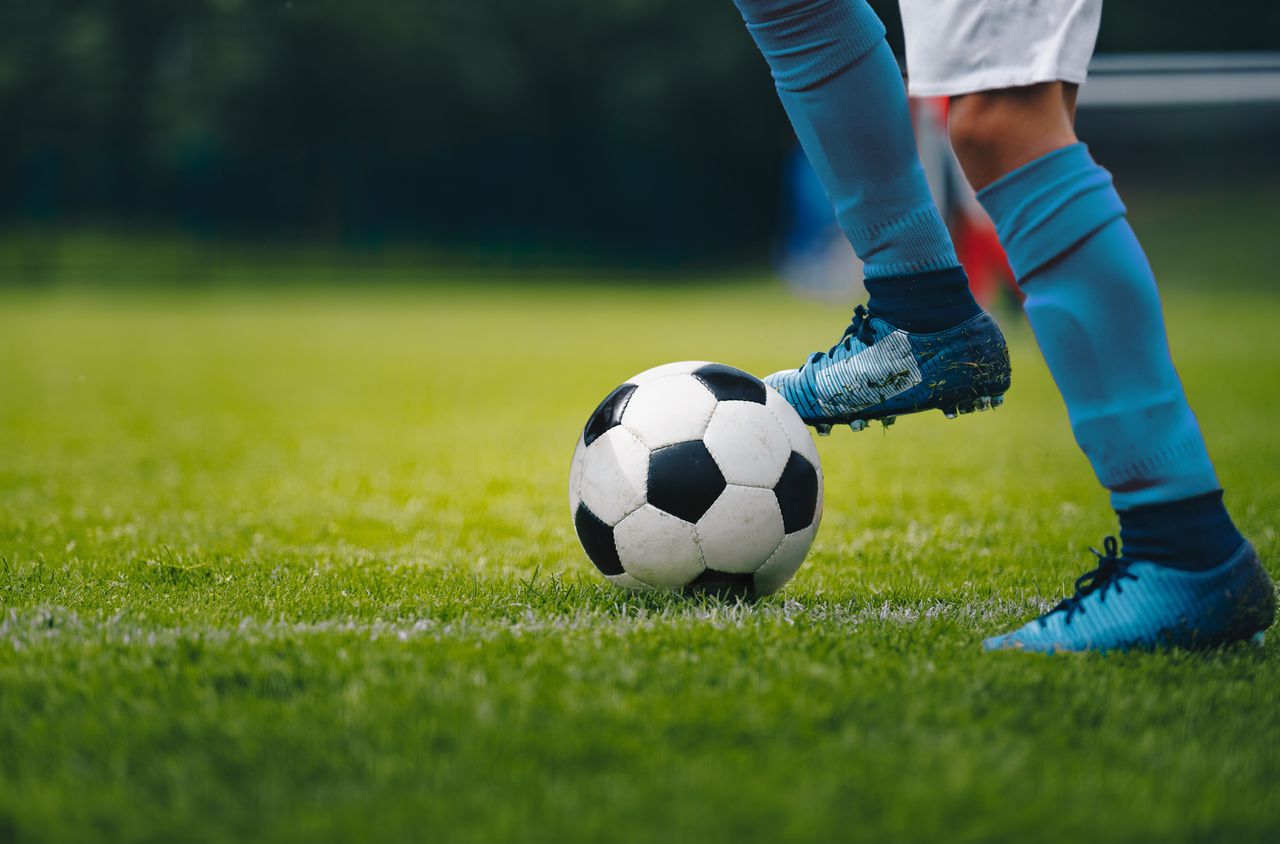 NRC en Trouw winnen journalistieke prijs De Loep voor serie ‘De Voetbalfabriek’