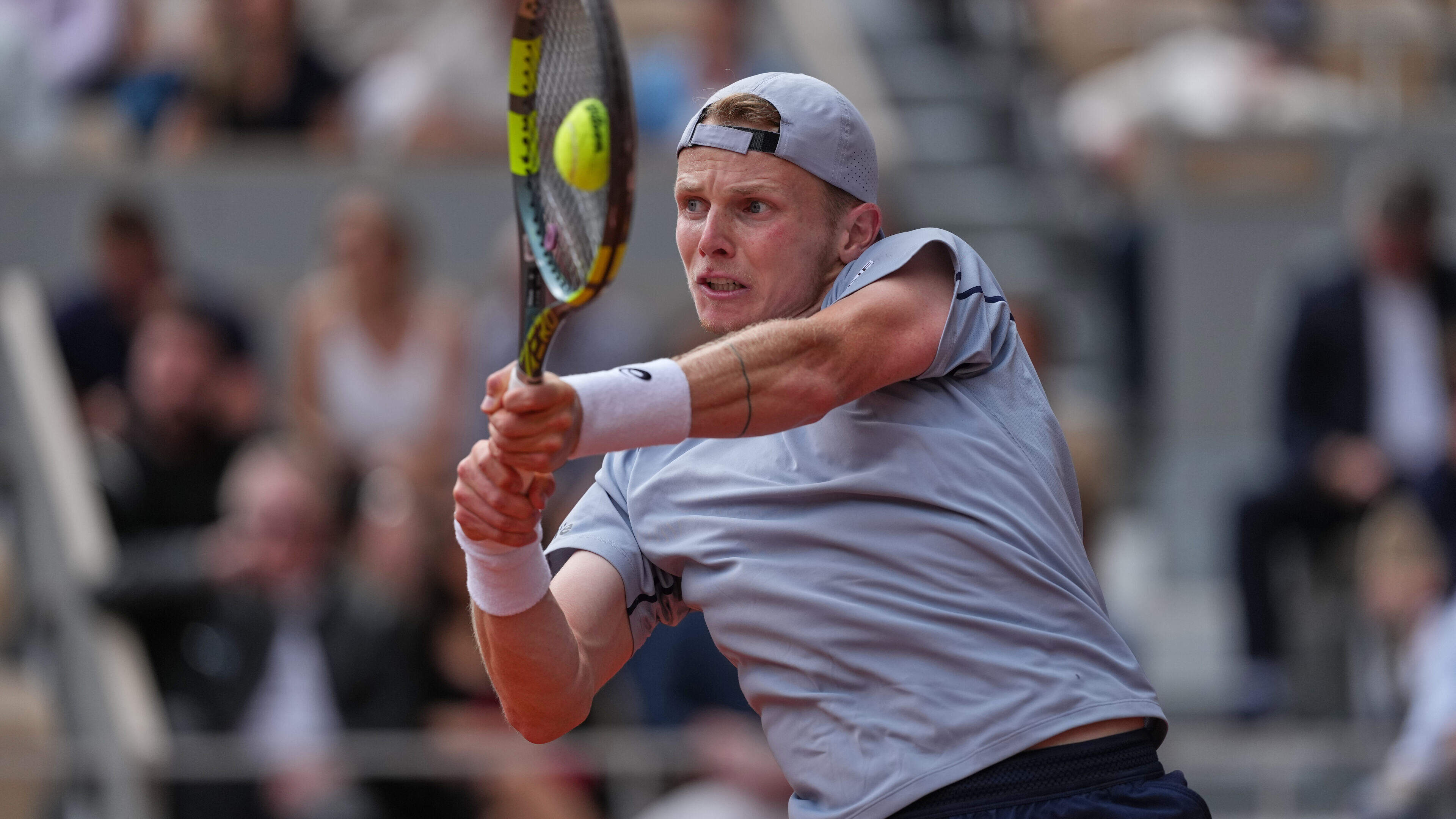 Jesper de Jong schuift door naar hoofdschema Wimbledon en verschijnt op ludieke ’One Point Slam’