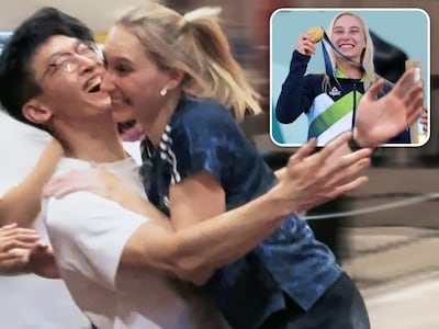 Fan vangt topklimster op na misstap en gaat uit zijn dak van geluk: 44 miljoen views