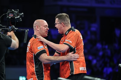 Geen Nederlands succes voor Van Gerwen en Van Veen: verliezen World Cup van topfavoriet Engeland