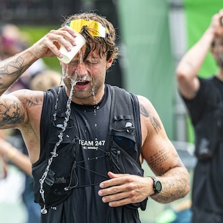 Hardloopevenementen nemen maatregelen tegen hitte: langere afstanden geschrapt en extra drinkwater