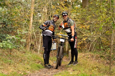 Loodzwaar en lang, heel erg lang: dit was de Adventure Race van André (55) en Nick (43)