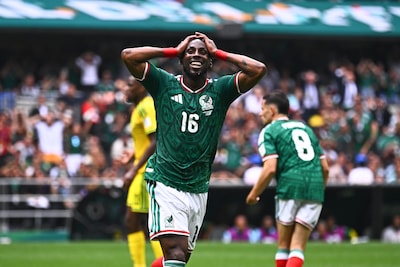 Hij vluchtte voor Colombiaanse guerrilla’s en troefde dit jaar Ronaldo af: Mexico vestigt hoop op ‘La Pantera’