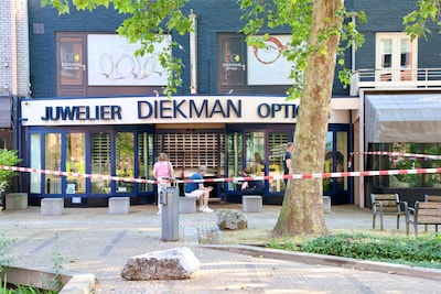 Inbraak bij juwelier Diekman in Nijverdal, dader of daders er met onbekende buit vandoor