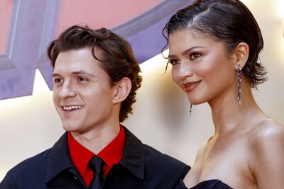 Tom Holland bevestigt na virale AI-foto’s met 10 miljoen likes: ‘Ja, ik ben getrouwd met Zendaya’