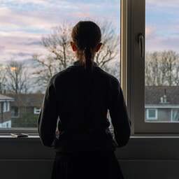 Oudervereniging sleept Staat voor rechter omdat 70.000 kinderen geen les krijgen