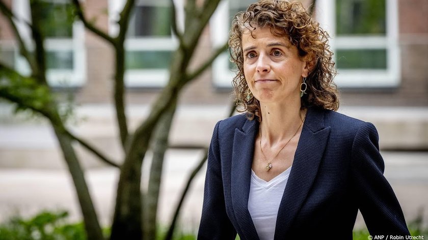 Hermans wil wet eigen risico later behandelen, oppositie kwaad