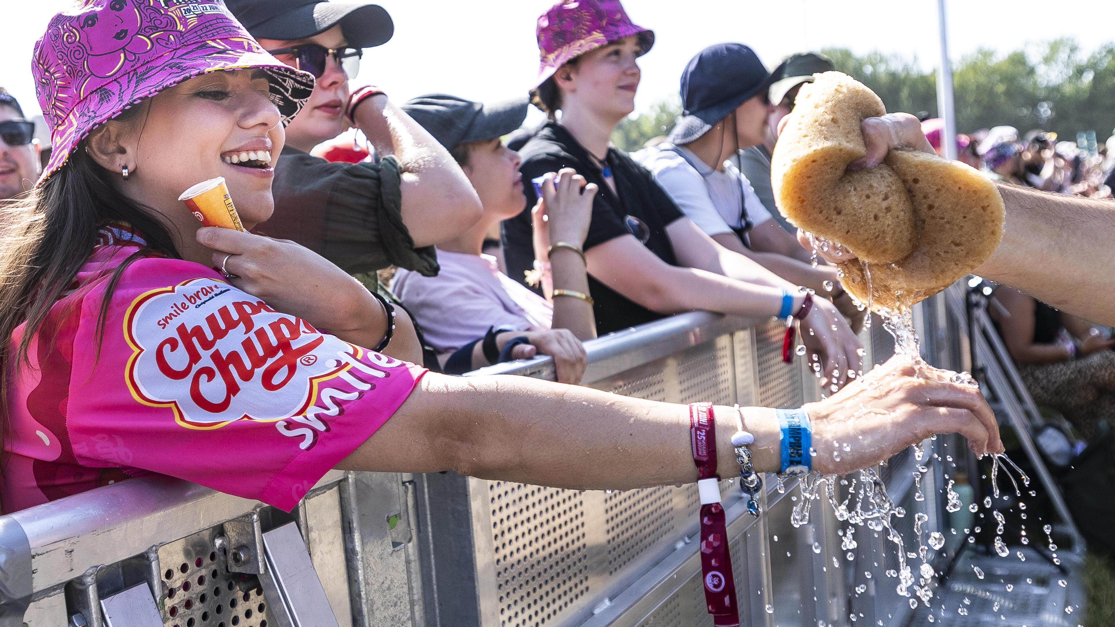 Felle vuurbol tijdens optreden van Foo Fighters, code rood in 2014: het weer tijdens Pinkpop in de afgelopen jaren en wordt het warmterecord komend weekend verbroken?