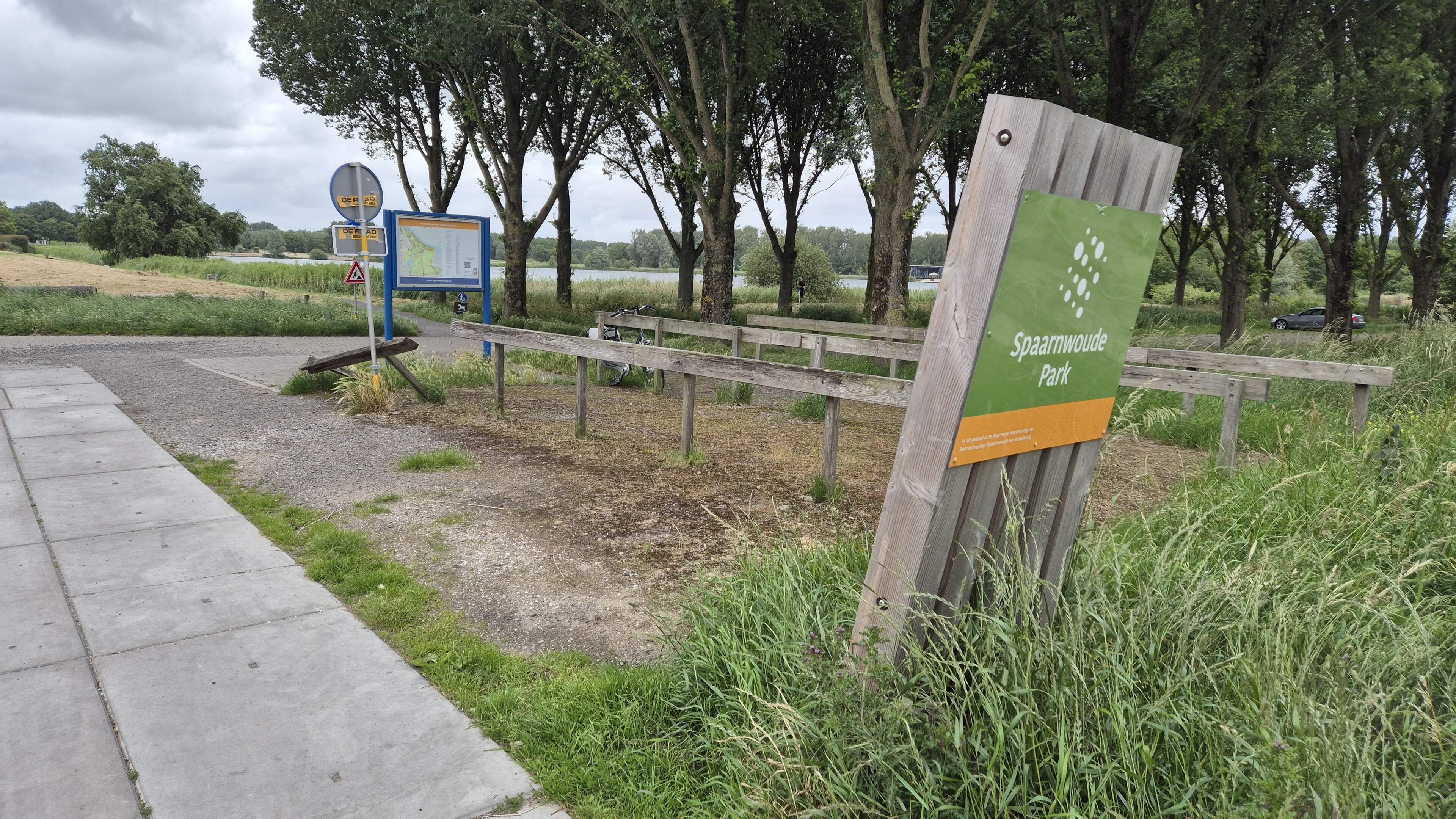 De teloorgang van Spaarnwoude is in het hele park zichtbaar; van nazi-graffiti tot gaten in de weg