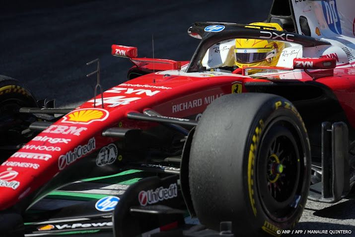 Hamilton boekt in GP Barcelona zijn eerste zege voor Ferrari