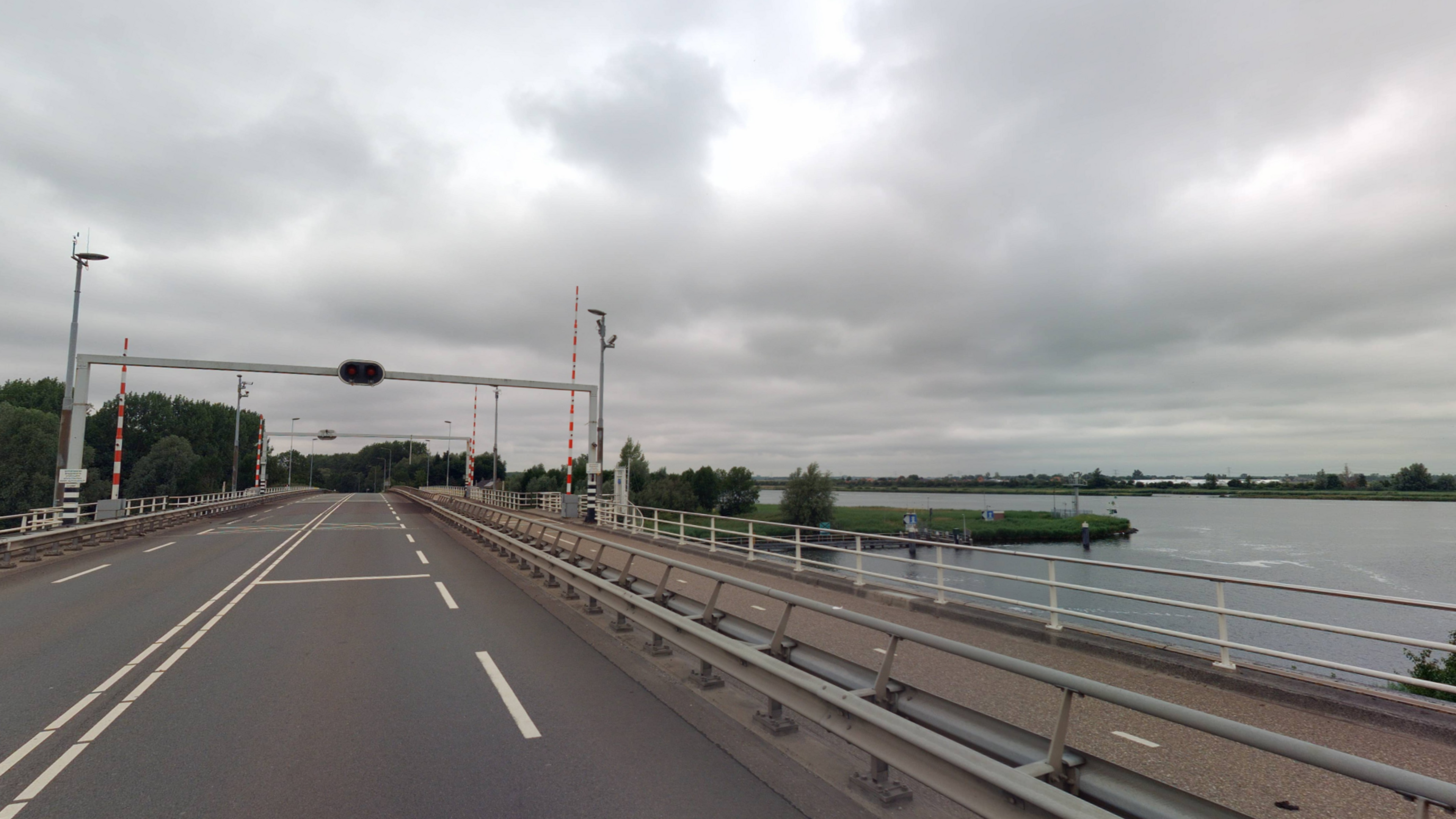 Minister bevestigt: Buitenhuizerbrug blijft heel 2026 uit de roulatie. ’We moeten in de financiële realiteit blijven’