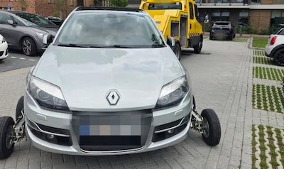 Winkeldieven laten auto vol met gestolen goederen achter in Nuenen