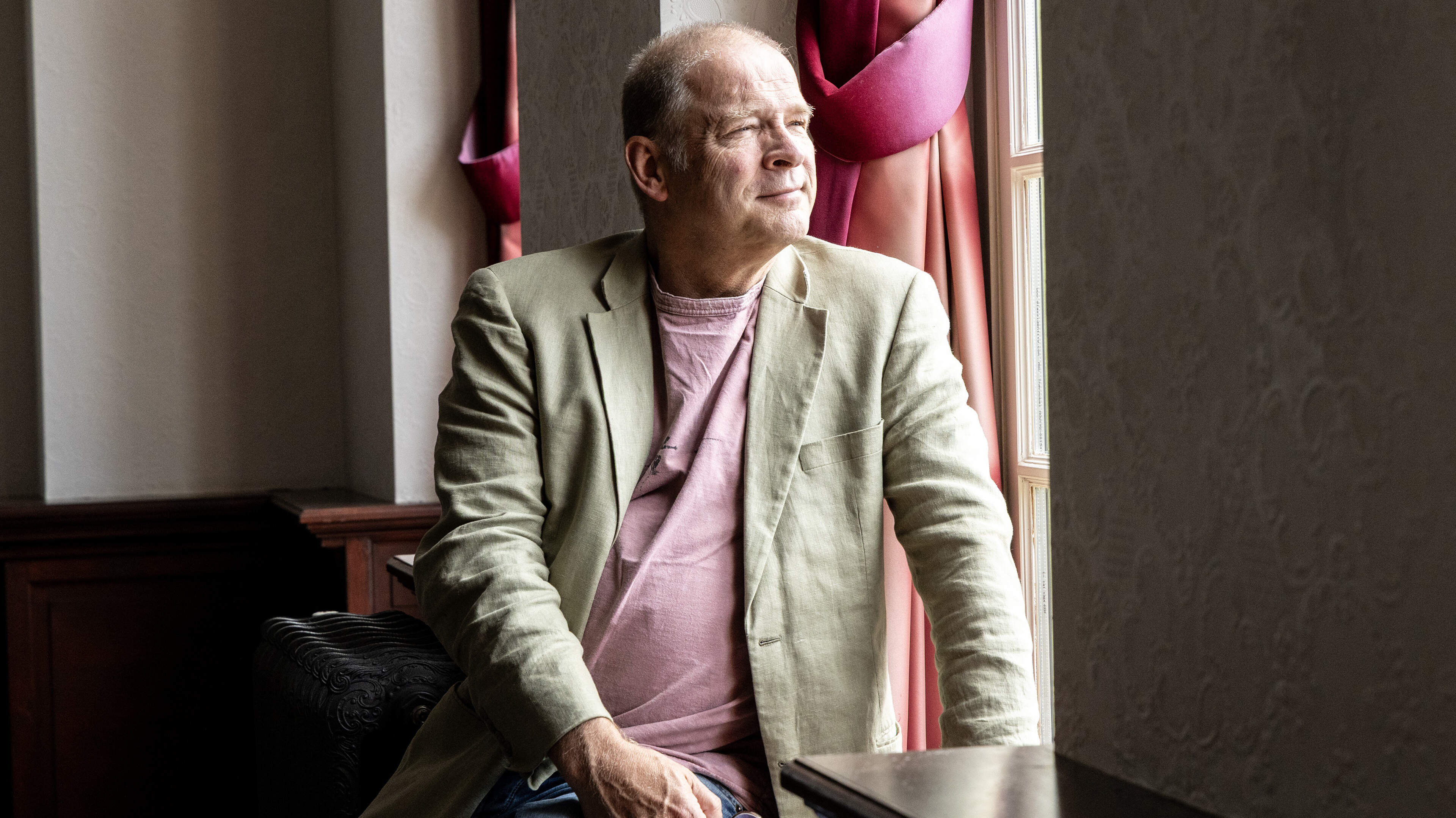 Erik van Muiswinkel is de verteller bij jubileumconcert van Heemsteeds Philharmonisch Orkest: ’Een grote eer’