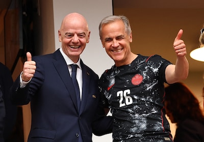 Vliegschaamte? Niet echt: FIFA-baas woont twee WK-duels per dag bij en vliegt soms 1500 kilometer met privéjet