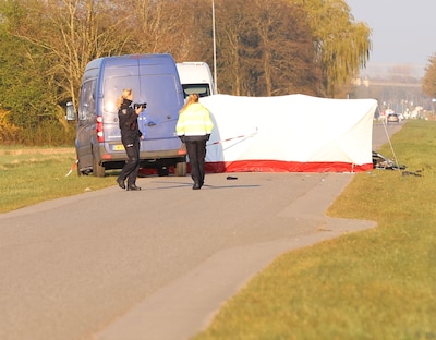 Vrienden fietsen in vroege ochtend samen naar werk, dan slaat het noodlot toe: ‘Ik heb ze echt niet gezien’
