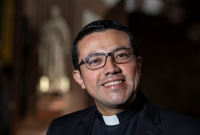 Pastoor van kerken in Deventer en Salland voor onbepaalde tijd afwezig door ziekte