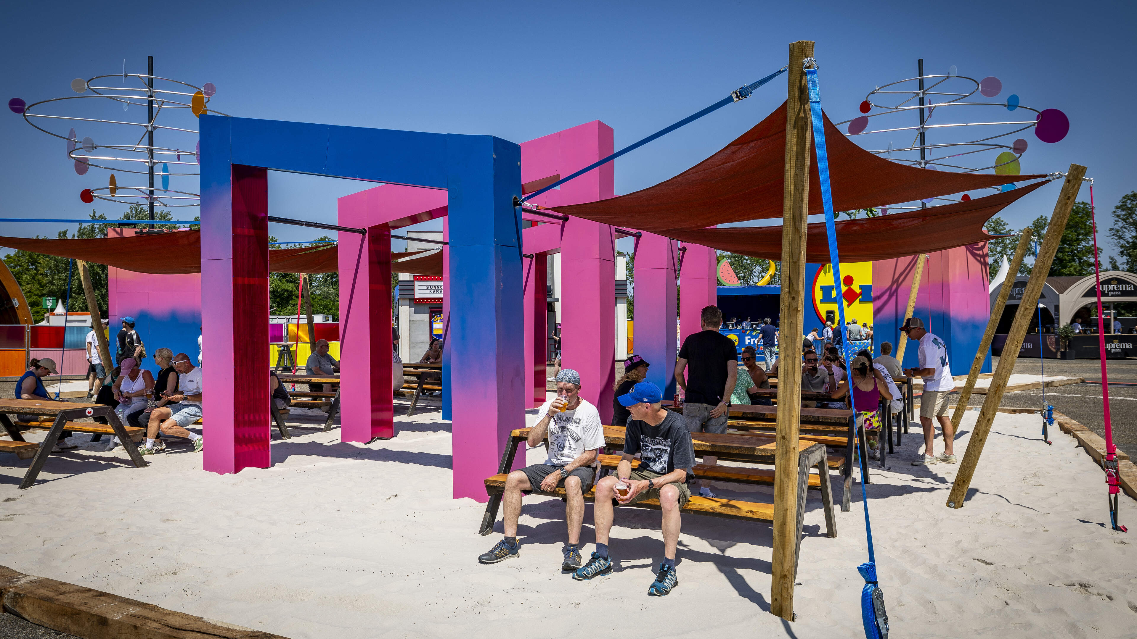 Groter, fraaier en vooral een stuk koeler, het Pinkpop-terrein is flink onder handen genomen: ‘Petje af, of ja, petje op’