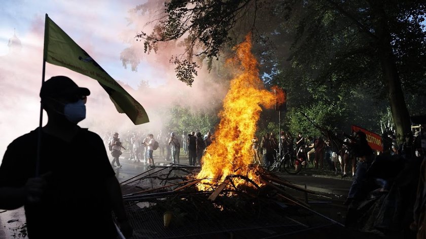 Protest in Genève tegen G7 mondt uit in confrontatie met politie