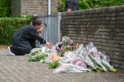 Stille tocht voor omgekomen kinderen en schooldirecteur na dramatisch ongeval