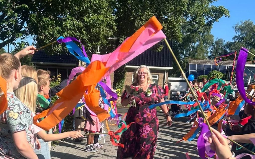Al 25 jaar voor de klas. De Verbinding eert juf Liesbeth feestelijk