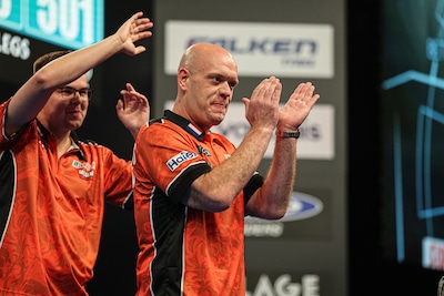 Van Gerwen en Van Veen met nodige moeite naar laatste 8, Belgen geven voorsprong uit handen en verliezen