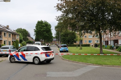 Twee gewonden bij schietpartij in Hengelo, politie houdt verdachte aan en zoekt nog naar een tweede verdachte