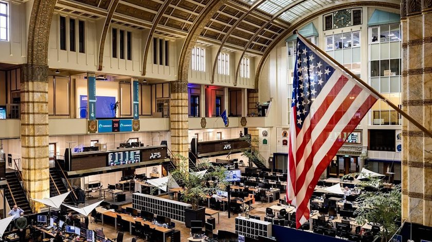 AEX-index begint voorzichtig, Wall Street blijft dicht