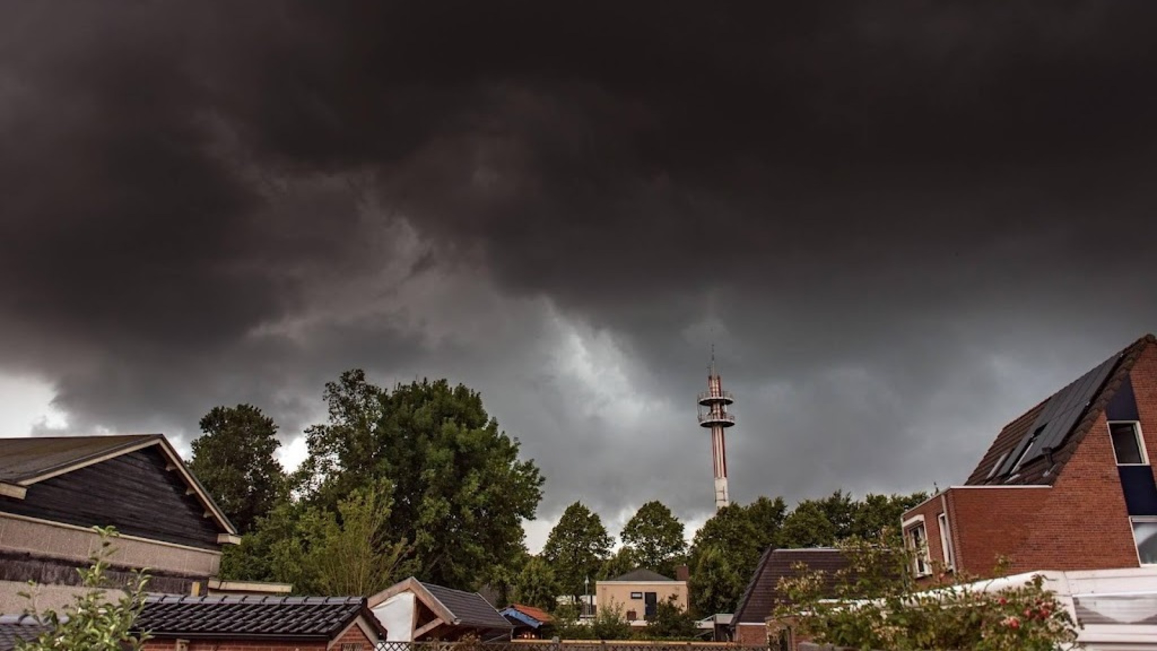 Ook code oranje in Brabant en Zeeland om onweer