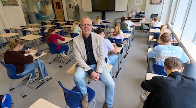 Wat als scholieren bijna geen toetsen meer krijgen? Op deze school in Twente proberen ze het