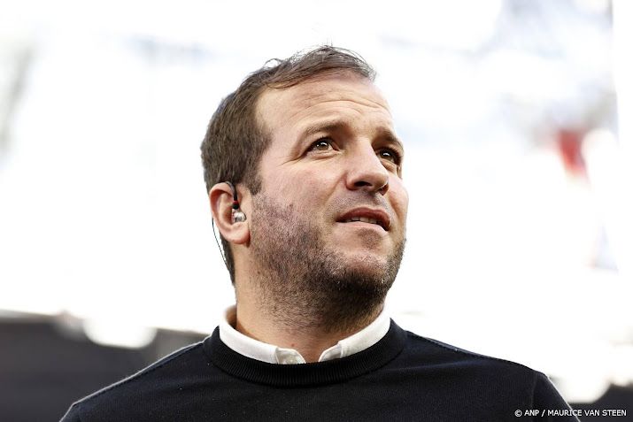 Van der Vaart na ophef zaterdag weer aan tafel bij NOS