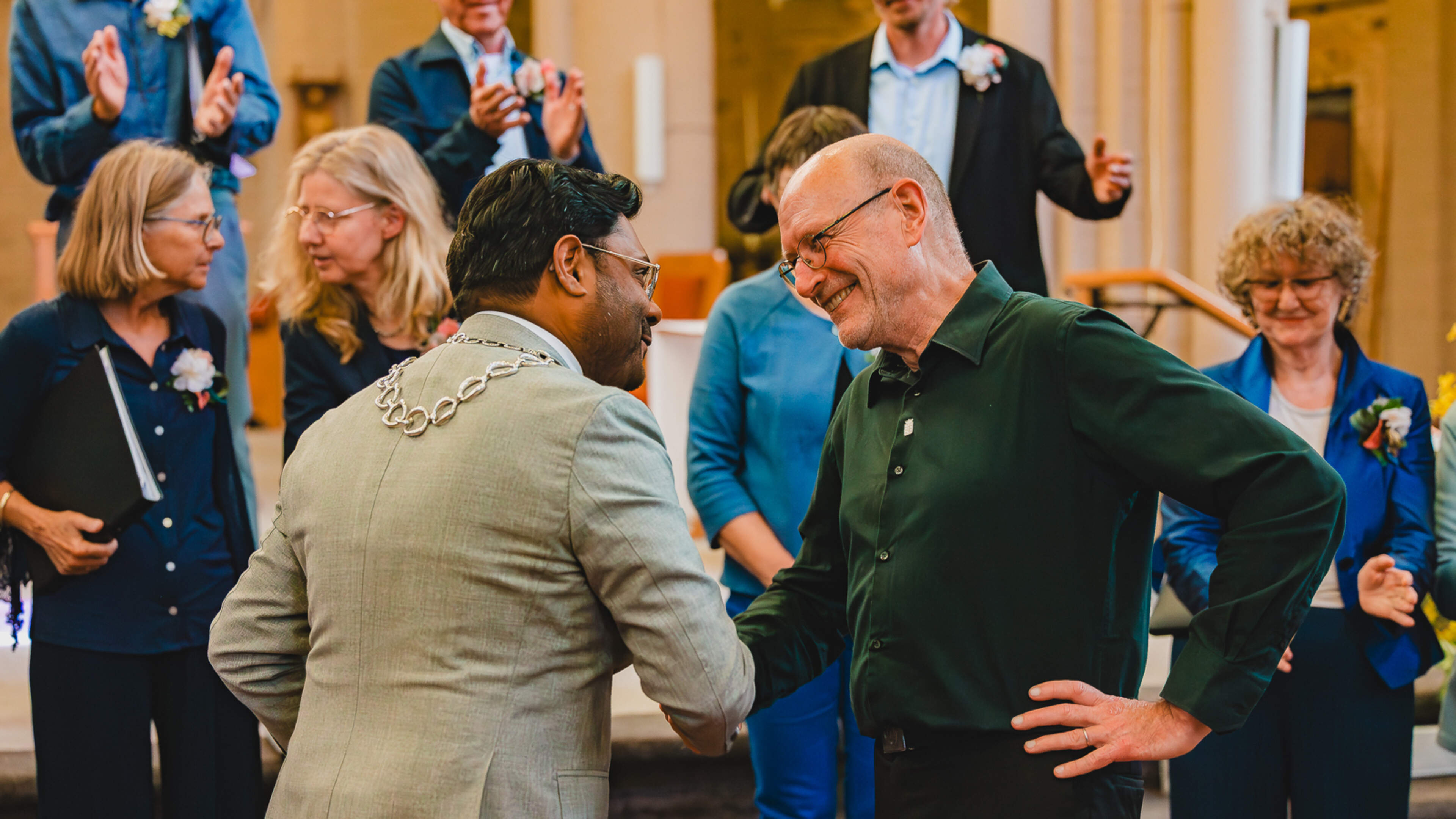Heemstede eert muzikale verbinder Joop van Goozen met Zilveren Merletspeld