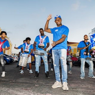 Alles op Curaçao staat in het teken van de Blue Wave: ‘Het is een onbeschrijflijk gevoel’