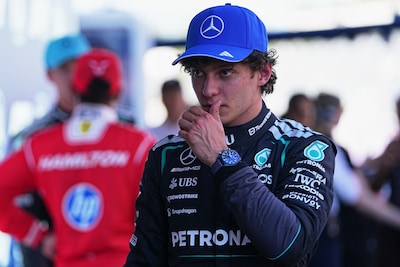 Stand Formule 1 | Kimi Antonelli ziet Lewis Hamilton en George Russell dichterbij kruipen na pijnlijke uitvalbeurt in Barcelona