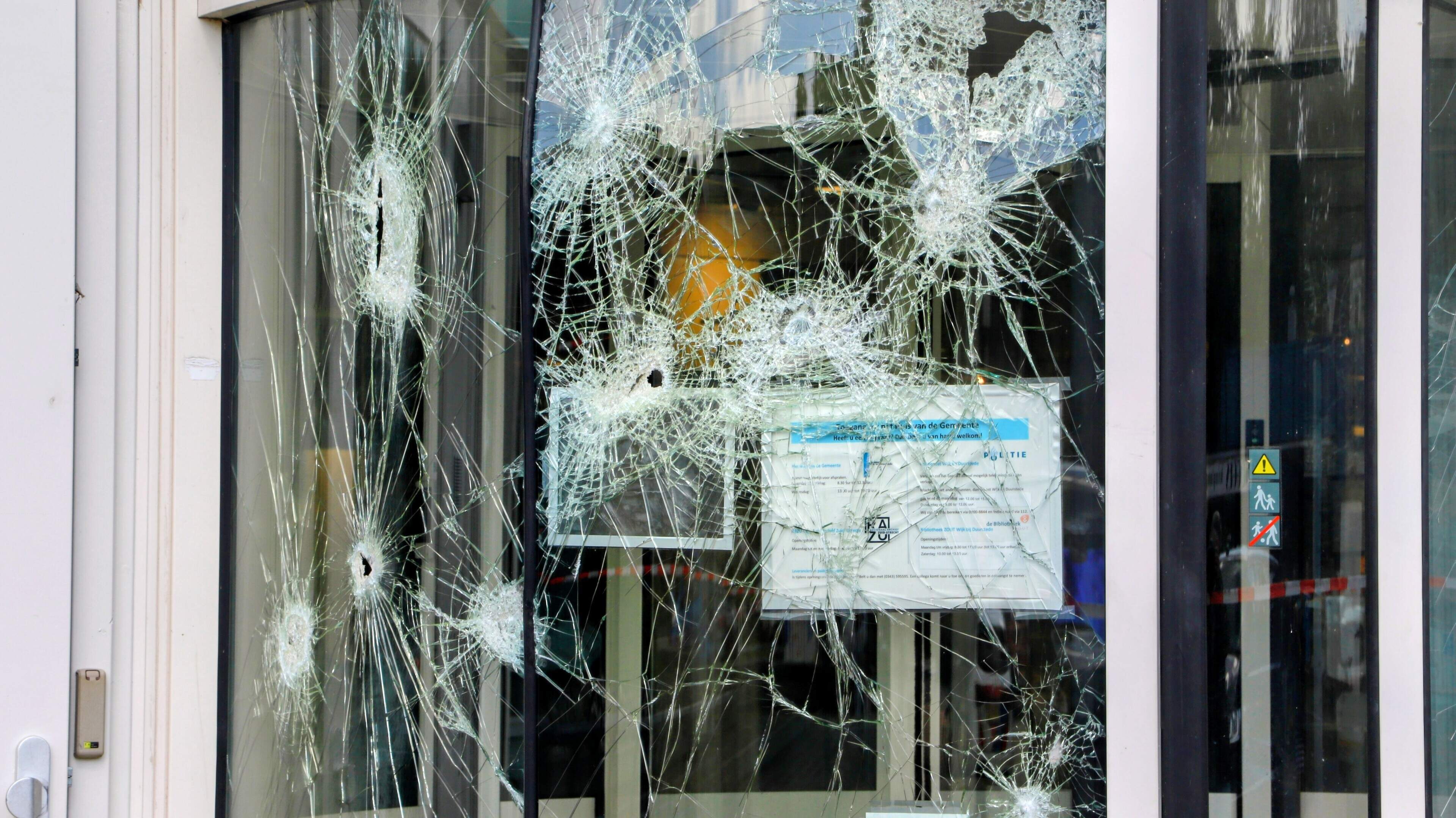 Bij rellen Wijk bij Duurstede ook inzet van ME, honden en paarden