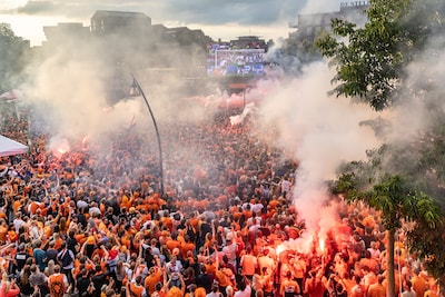 WK uitzenden in kroegen en op pleinen wordt tóch niet gratis