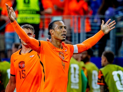 Oranje breekt met geweldige kopbal van Virgil van Dijk de ban tegen Japan
