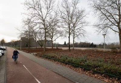 Helmond rekent nu met vier miljoen euro meer voor nieuwbouw Jan van Brabant College op oude zwembadplek