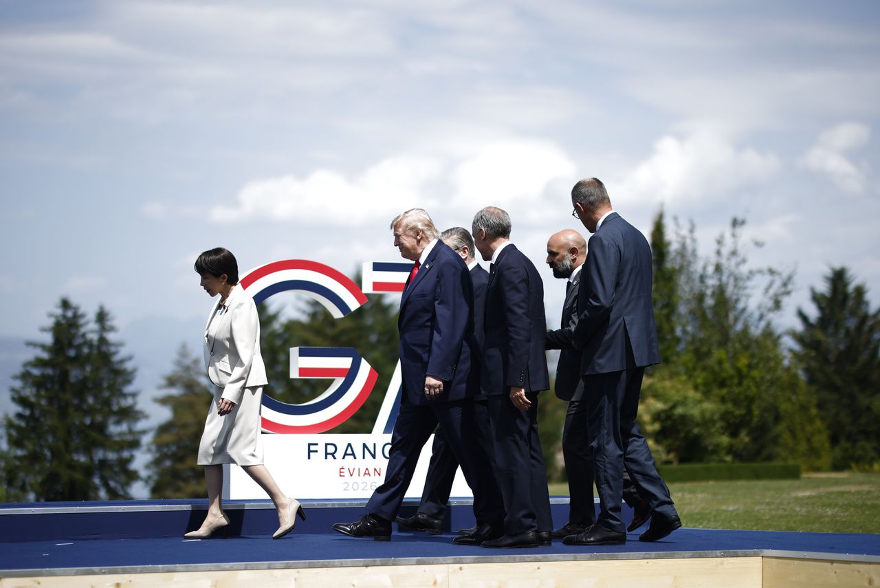 Gastheer Macron weet onvoorspelbare Trump op G7-top bij de les te houden – met een diner in Versailles als toetje