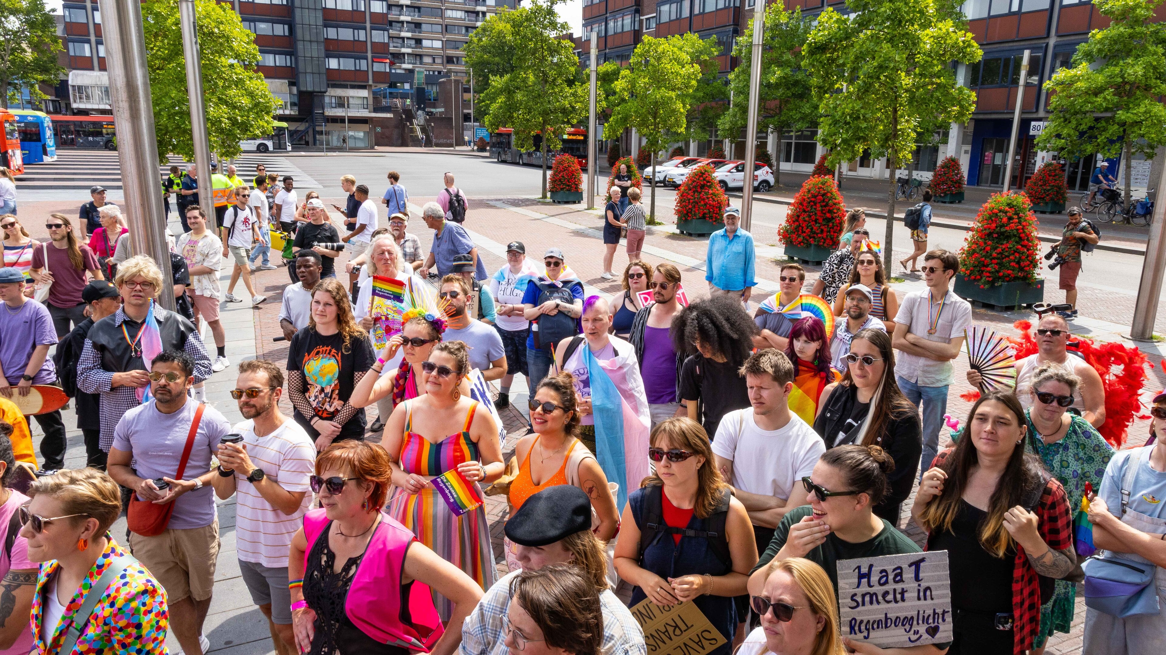 ’Pride-vlaggen worden van de ramen getrokken’. Raad Haarlem wil tandje erbij om onveilige Haarlemse lhbti’ers te helpen
