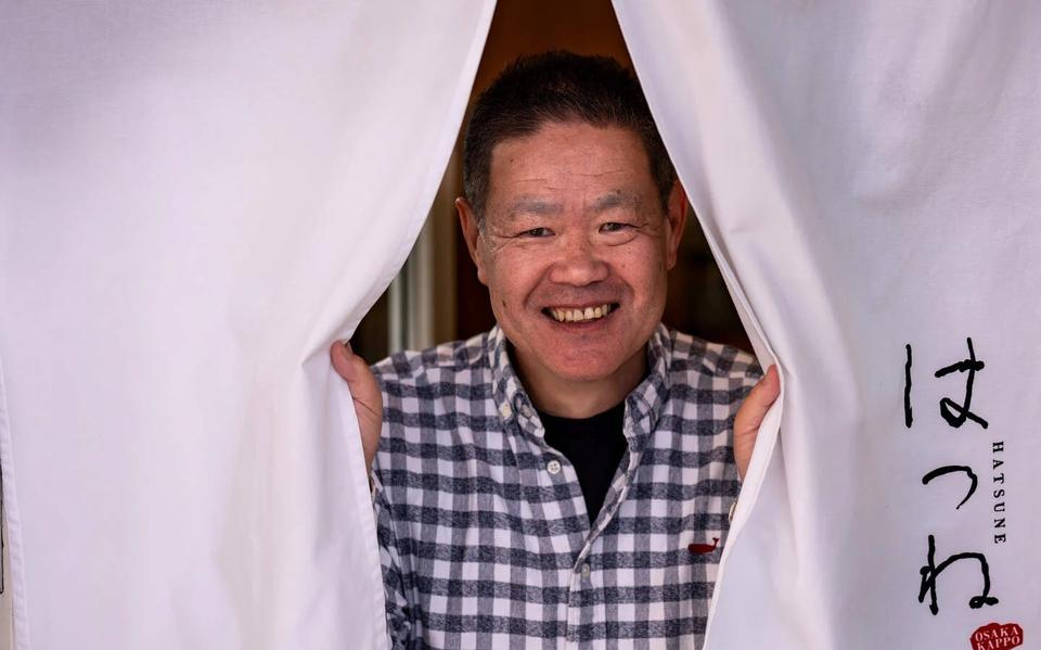 Toru Nakata (60) schaduwt al een kwart eeuw alle Japanse voetballers in Nederland: ’Oranje gaat er in Dallas met grote cijfers aan’
