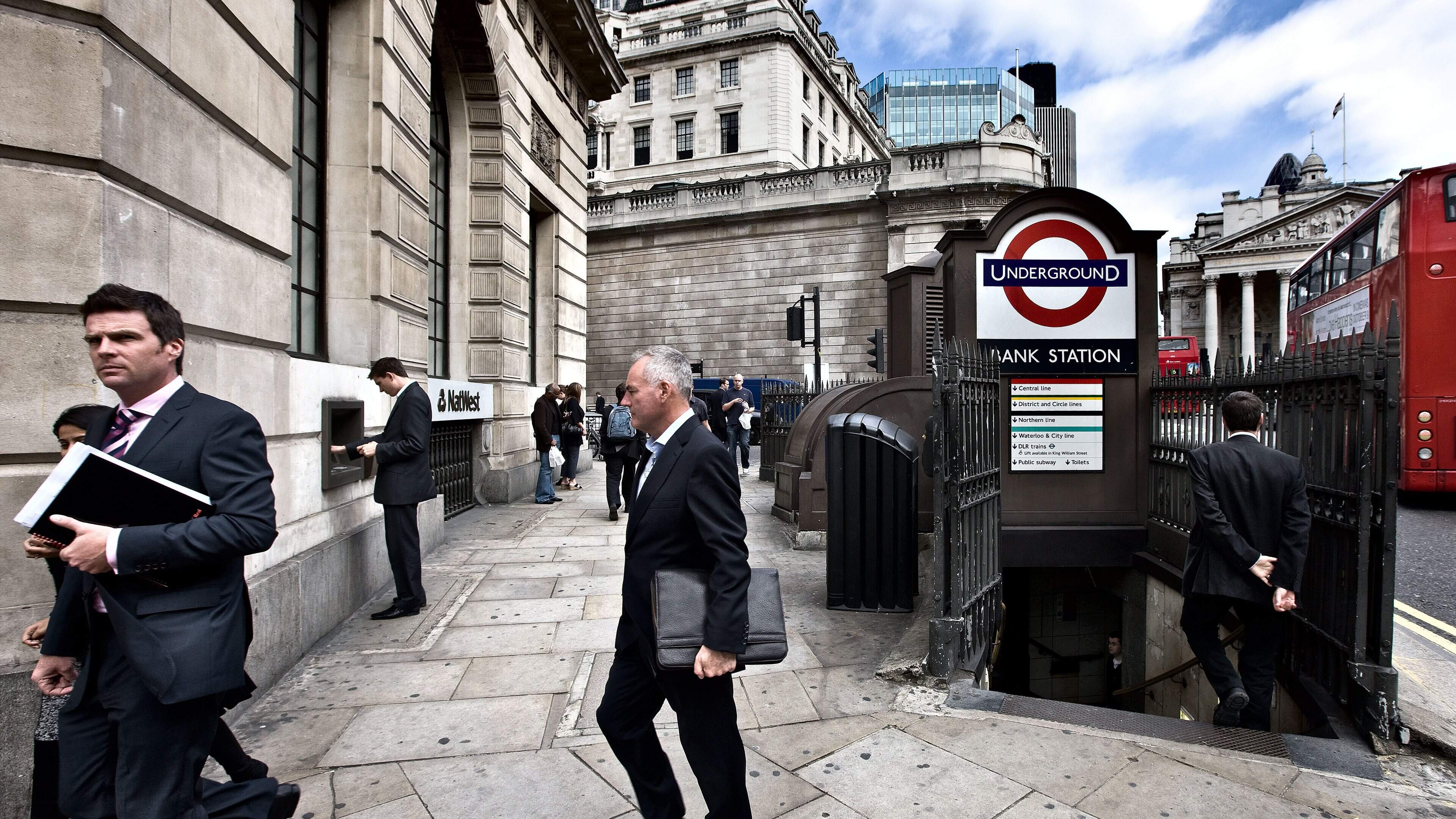 AI zet streep door groot aantal vacatures in Britse financiële sector: ’Mensen snel vervangen door algoritmes’