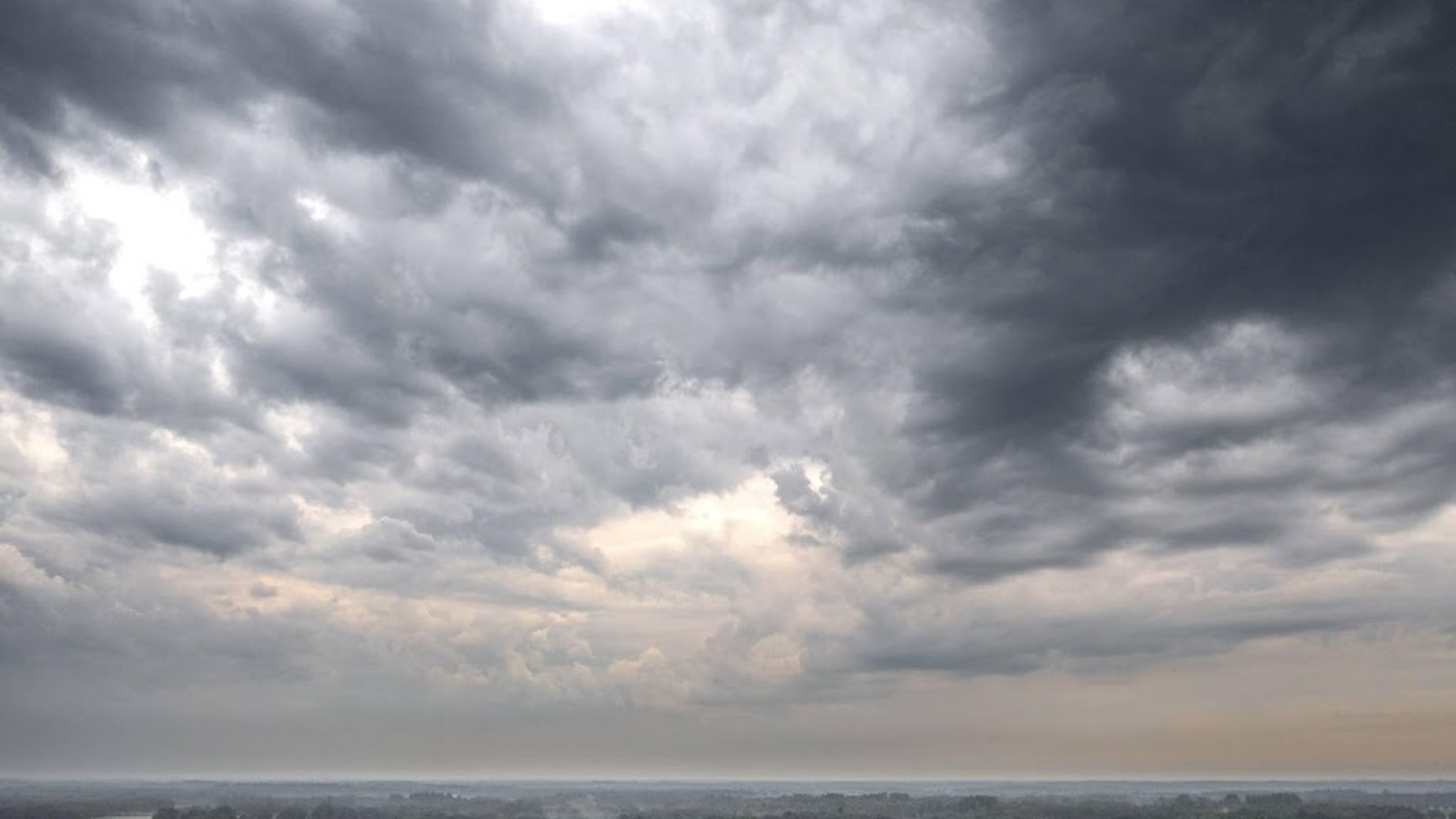 KNMI waarschuwt voor onweer en windstoten