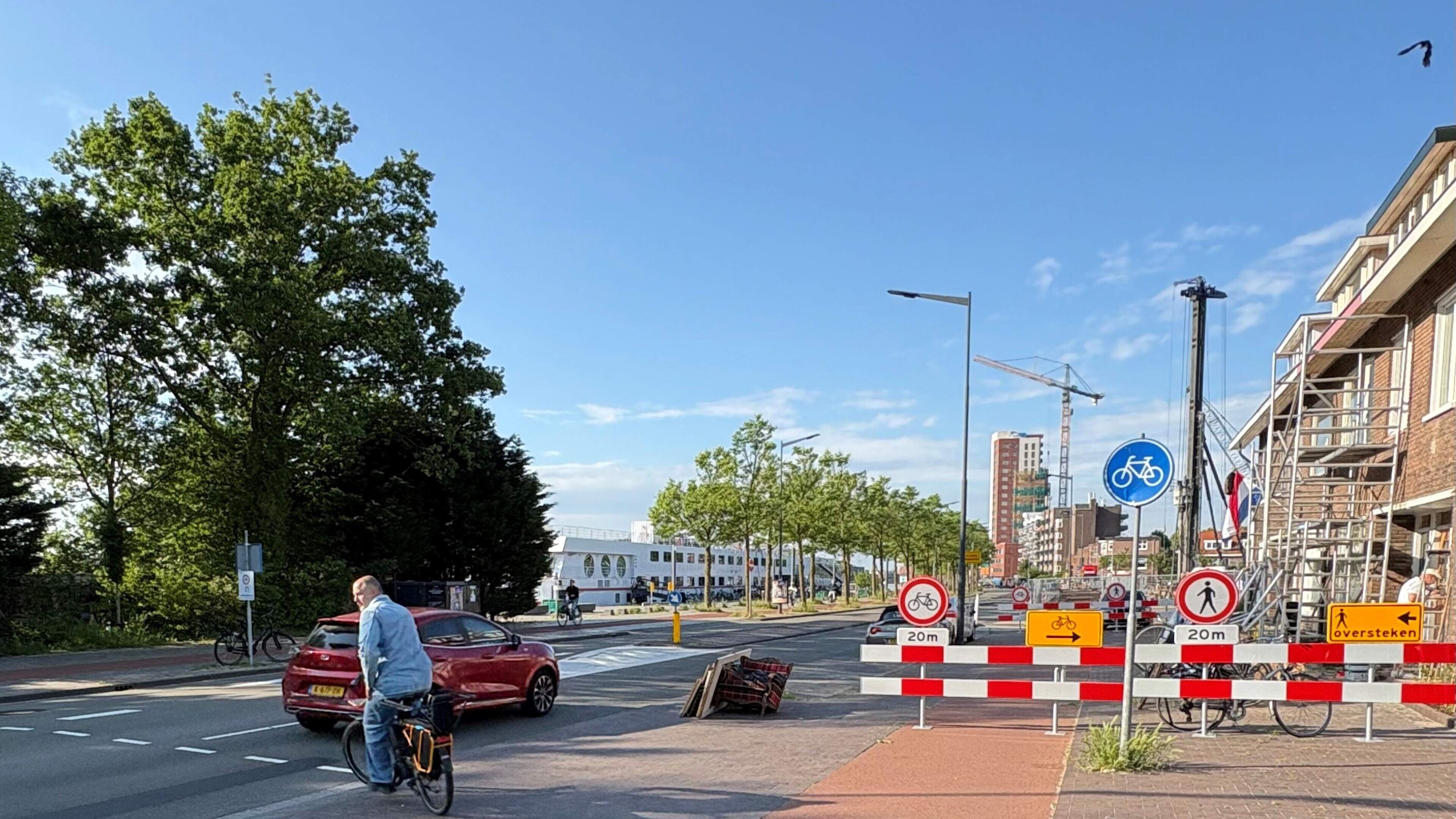 Fietspad anderhalf jaar Spaarndamseweg afgesloten? Dan maar tegen het verkeer in: ’Fietsers nemen altijd de kortste route’