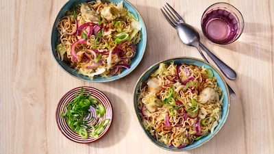 Wat Eten We Vandaag: Noedels met witte kool en dumplings