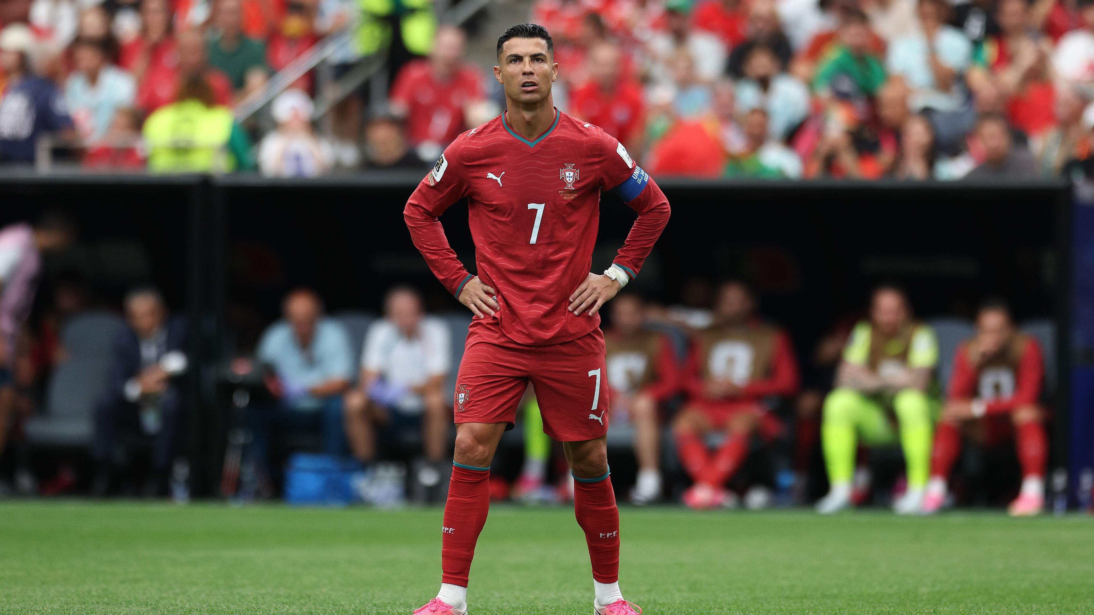 Leedvermaak om Cristiano Ronaldo na blamage op WK 2026: van verhuizer die geen dozen draagt tot oud mannetje dat getild moet worden