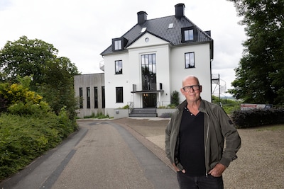 Dik tien jaar geleden koopt Frank (68) een hotel op een Duitse bergtop, dit jaar moeten deuren open