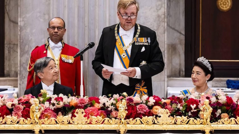 Koning erkent oorlogsleed tijdens diner met Japanse keizer