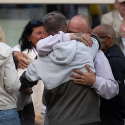 In beeld | Honderden deelnemers aan stille tocht na fataal ongeluk Zeeland