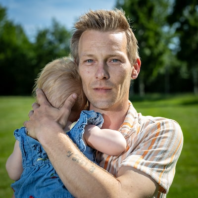 Jeugdzorgkind Gerard uit Borne is nu vader: ‘Ik ben bang dat ze mijn kinderen weghalen’